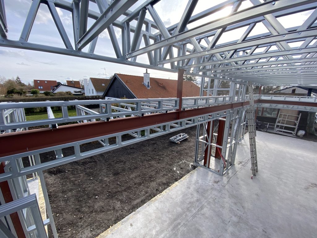 Skellet til hus bygget på kun 10 arbejdsdage